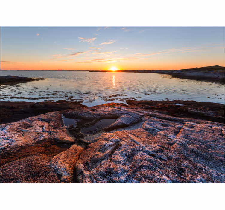 Serene sunset over water stenske poslikave - TenStickers