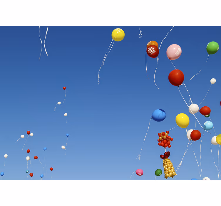 Colorful floating balloons fototapeta ljubezen - TenStickers