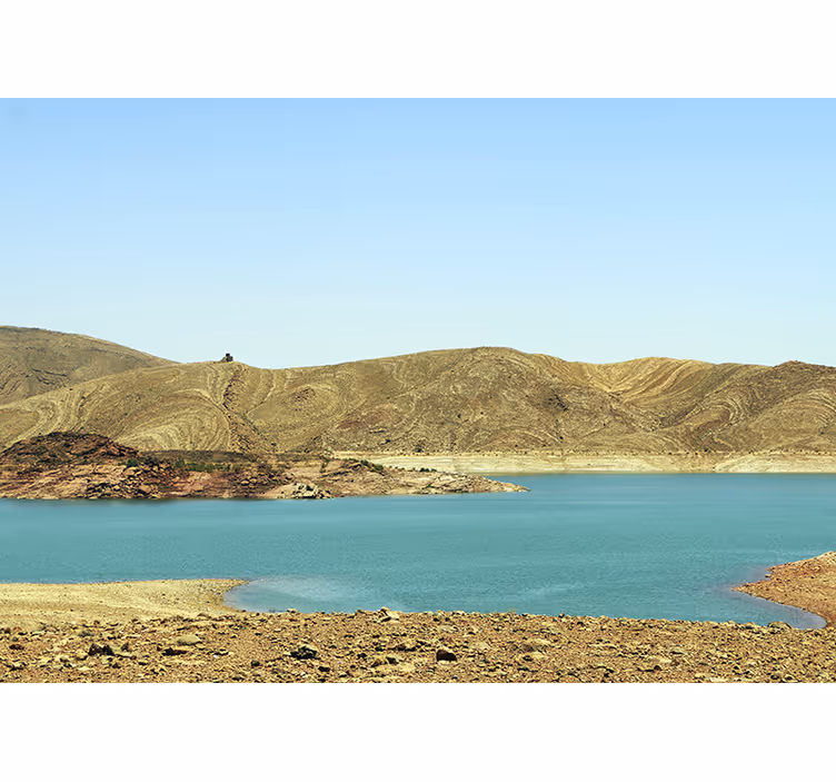 Fototapeta z gorami mirno gorsko jezero - TenStickers