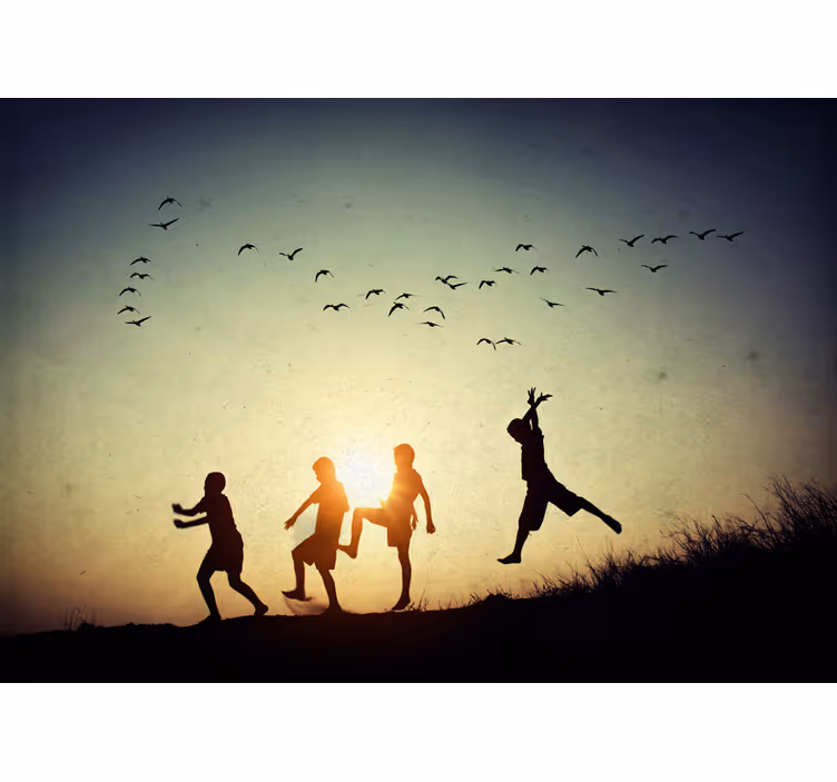 Children playing silhouette fototapeta z ljudmi - TenStickers