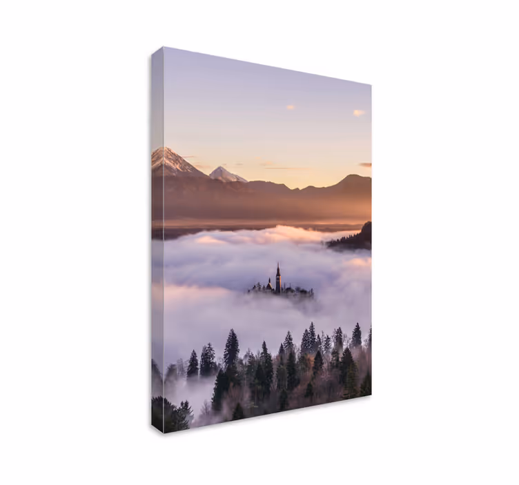 Enchanting mountain castle platno slika zemljevidov - TenStickers