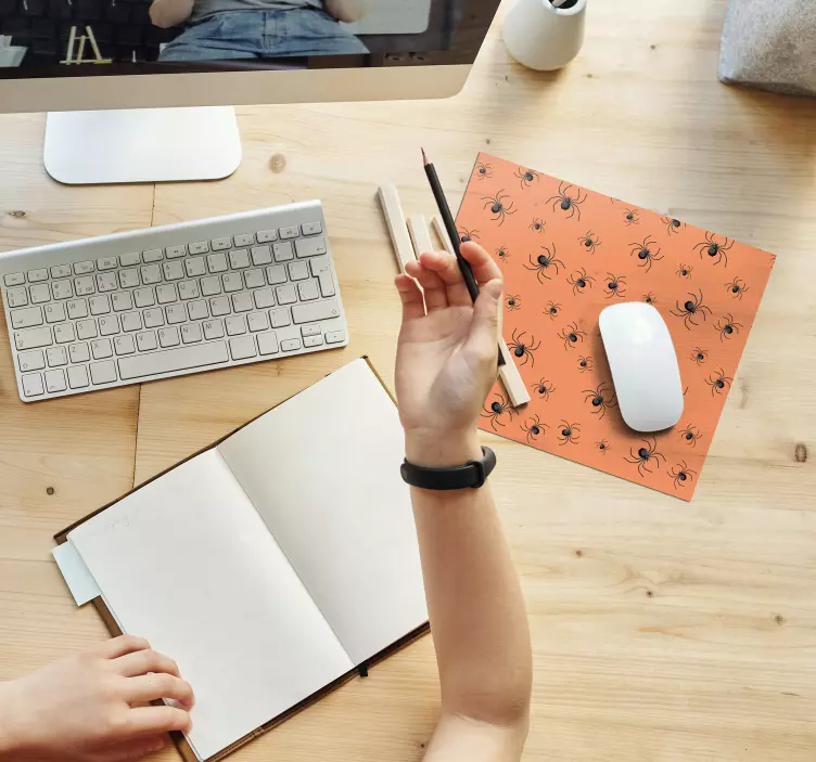 Zastrašujoč črni pajek na podlogah za miško - TenStickers