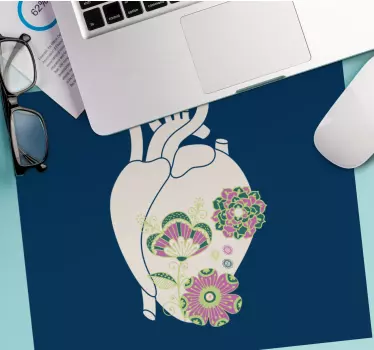 Anatomsko srce z rdečimi cvetovi, originalna podloga za miško - TenStickers