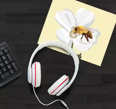Bee on blossom originalna podloga za miško - TenStickers