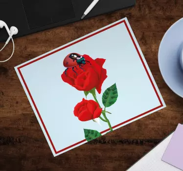 Ladybug on roses originalna podloga za miško - TenStickers