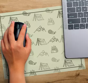 Originalna podloga za miško ilustracije s temo kampiranja - TenStickers