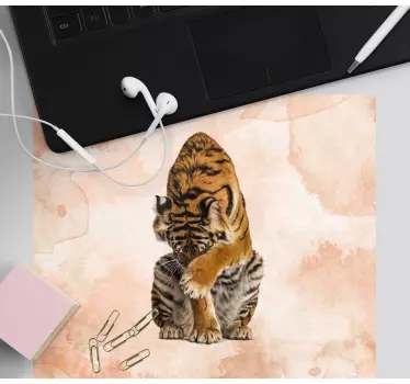 Playful tiger cub originalna podloga za miško - TenStickers