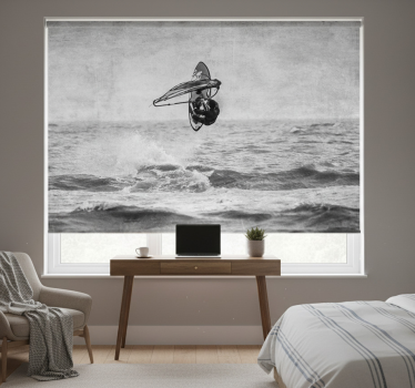 Sivo rolo zaveso bel in črn windsurf - TenStickers