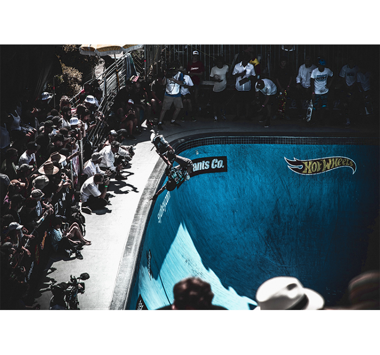 Rolkar izvaja trik Fototapeta z vozili - TenStickers