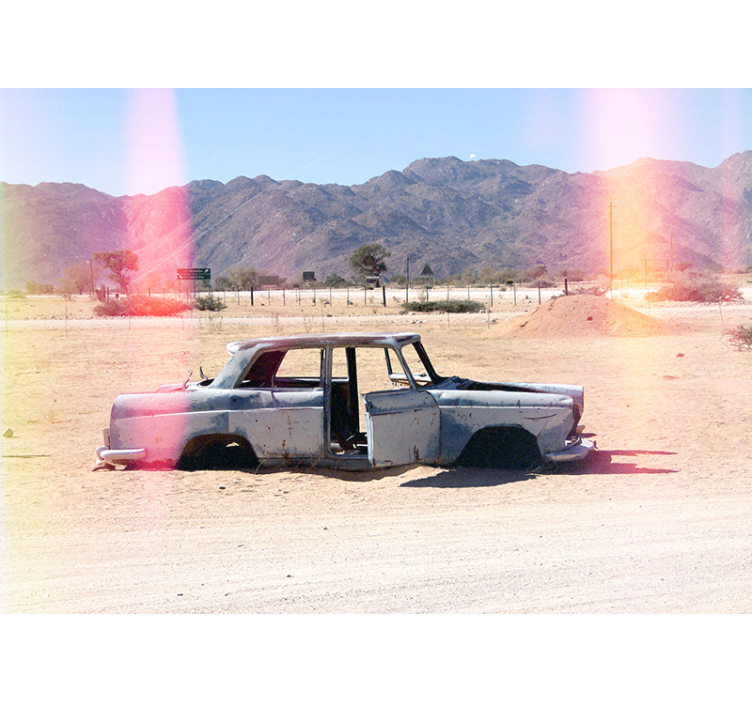 Zapuščen klasični avto Fototapeta z vozili - TenStickers