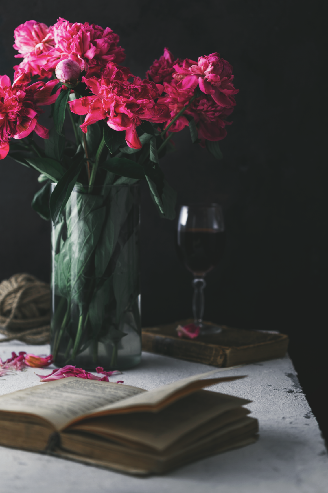 Wine glass and vase dnevniški plakat - TenStickers