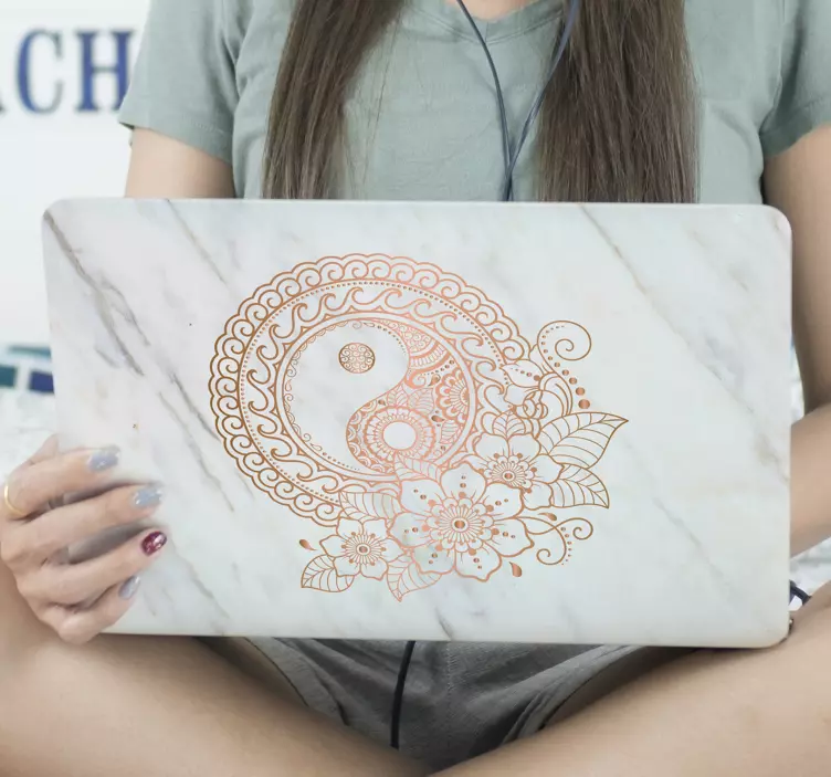 Mandala z nalepko za prenosnik z marmornim učinkom - TenStickers
