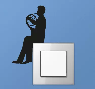 Silhueta moški, ki igra nalepko z rogovjem - TenStickers