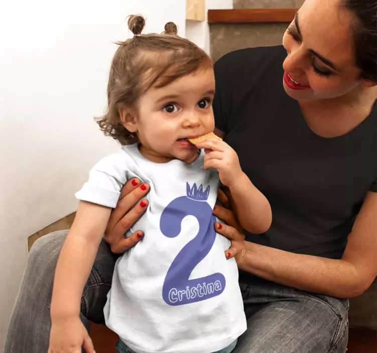 Majica za rojstni dan z imenom in vijolično številko - TenStickers