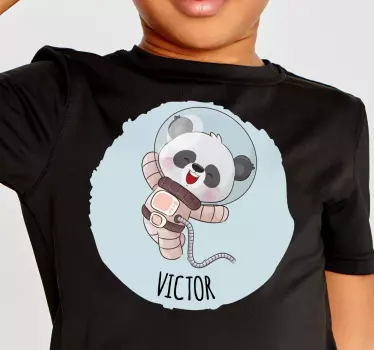 Srčkana panda za fantka z imenom otroška majica - TenStickers