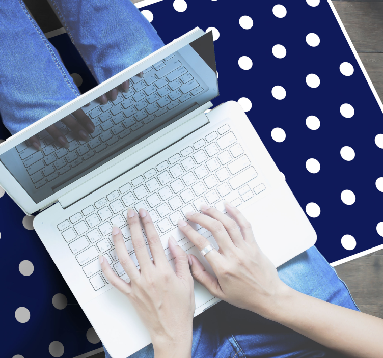 Bele pike minimalna vinil preproga - TenStickers