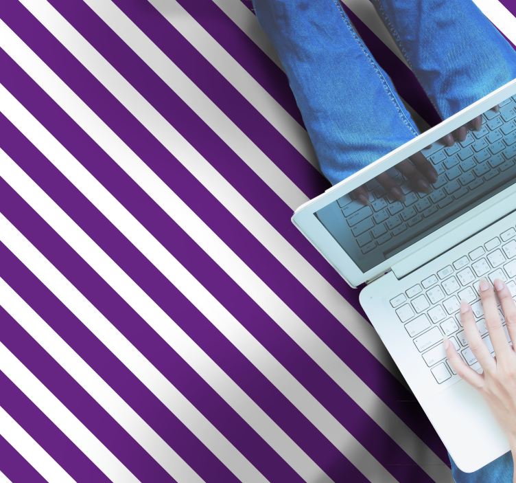 Vijoličen črtast vzorec Vinilna preproga s črtami - TenStickers
