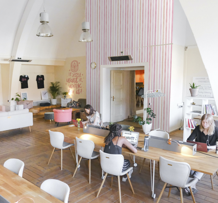 Tapeta roza akvarel navpične črte - TenStickers